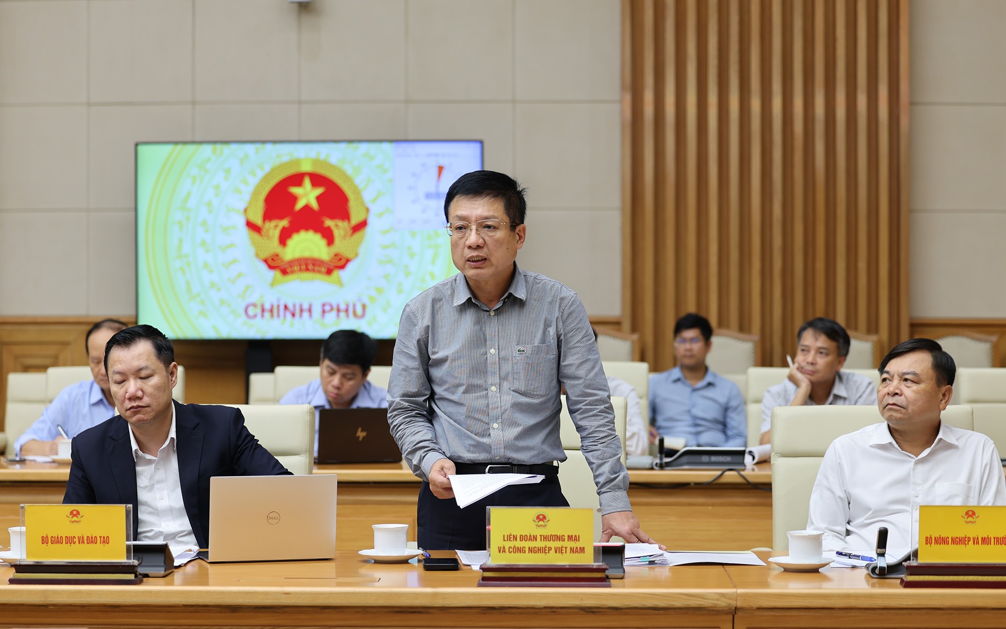 Ông Hồ Sỹ Hùng, Chủ tịch Liên đoàn Thương mại và Công nghiệp Việt Nam (VCCI) phát biểu tại cuộc làm việc - Ảnh: