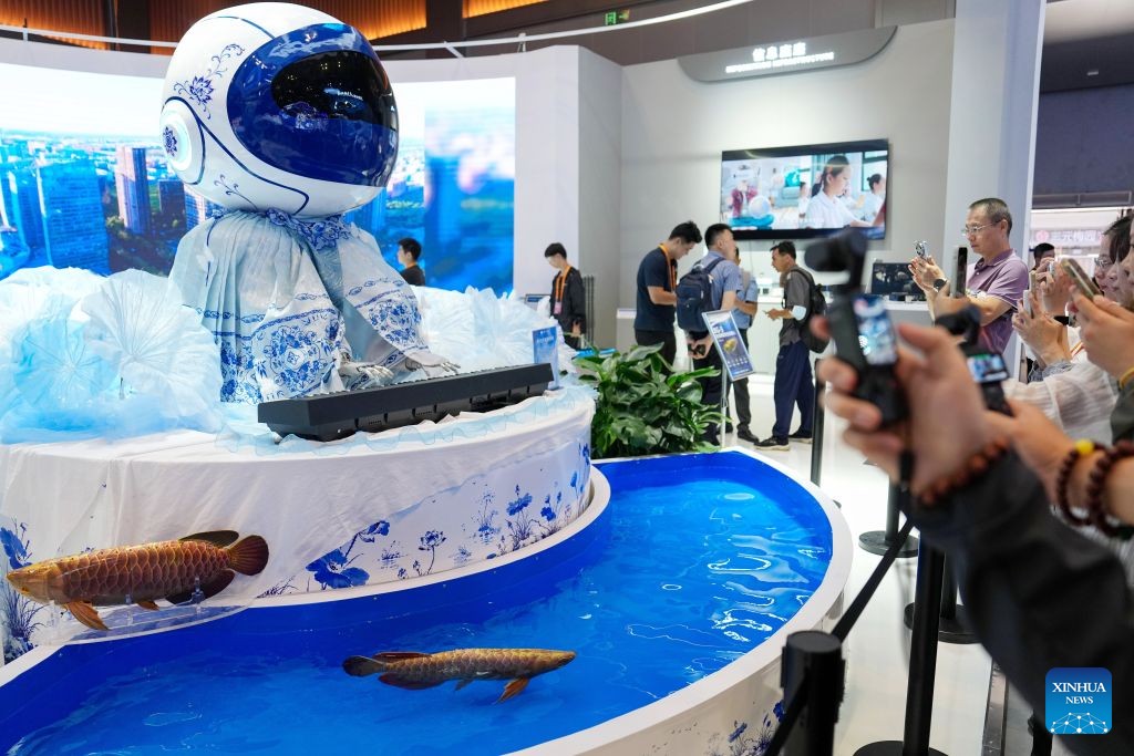 Một robot chơi đàn tại CIFTIS 2026. Ảnh: Tân Hoa xã