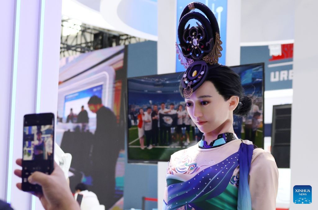 Robot hình người tại Hội chợ Thương mại Dịch vụ Quốc tế Trung Quốc (CIFTIS) 2026, ngày 10/9. Ảnh: Tân Hoa xã