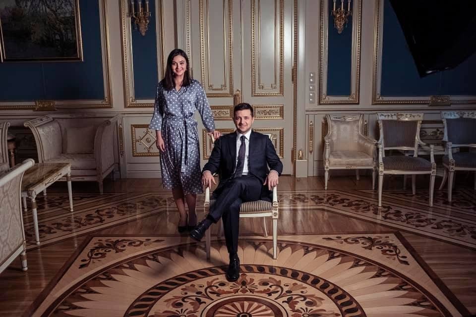 Bà Iuliia Mendel và Tổng thống Volodymyr Zelensky tại Kiev tháng 3/2020. Ảnh: Facebook/@Iuliia Mendel﻿ (tài khoản Facebook của bà Mendel﻿)