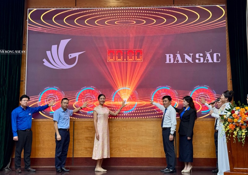 Các đại biểu bấm nút chính thức phát động