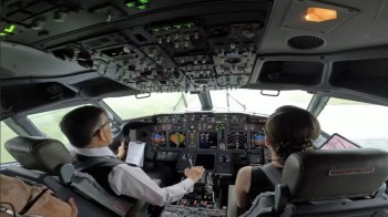 Quốc vương Thái Lan lái tiêm kích và giàu kinh nghiệm trong vận tải hàng không