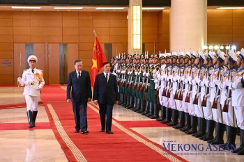 Việt Nam bắn 21 loạt đại bác nồng nhiệt chào mừng Nhà vua Thái Lan và Hoàng hậu