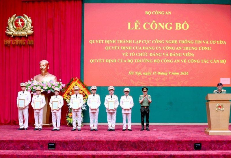 Lễ công bố Quyết định thành lập Cục Công nghệ thông tin và cơ yếu. Ảnh: Cổng TTĐT Bộ Công an.