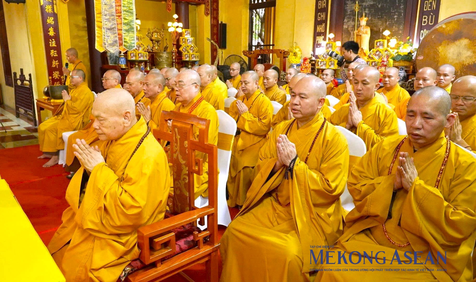 Nhà vua Thái Lan và Hoàng hậu dự lễ cầu an tại chùa Quán Sứ