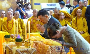 Nhà vua Thái Lan và Hoàng hậu dự lễ cầu an tại chùa Quán Sứ