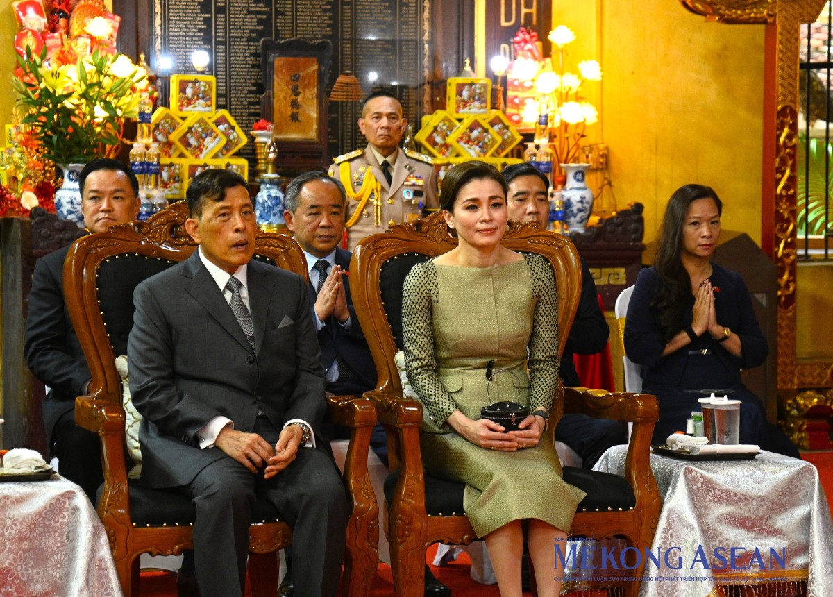 Nhà vua Thái Lan và Hoàng hậu dự lễ cầu an tại chùa Quán Sứ