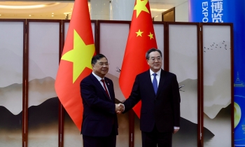 Đẩy nhanh kết nối đường sắt khổ tiêu chuẩn, xây cửa khẩu thông minh Việt - Trung