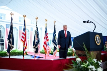 Ông Trump dọa áp thuế nặng sau khi EU mời Canada làm ‘thành viên liên kết’