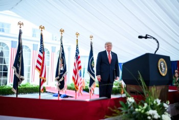 Ông Trump dọa áp thuế nặng sau khi EU mời Canada làm ‘thành viên liên kết’