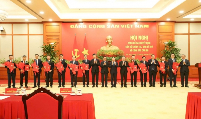 Công bố 12 quyết định của Bộ Chính trị, Ban Bí thư về công tác cán bộ