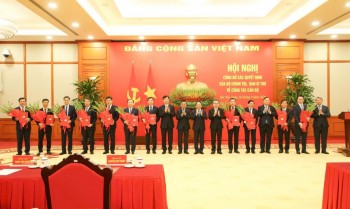 Công bố 12 quyết định của Bộ Chính trị, Ban Bí thư về công tác cán bộ