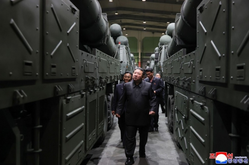 Ông Kim Jong Un thị sát các cơ sở sản xuất vũ khí Triều Tiên