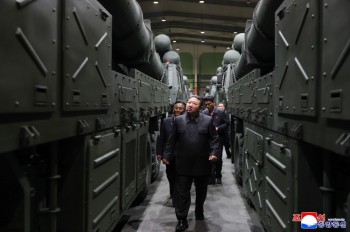 Ông Kim Jong Un thị sát các cơ sở sản xuất vũ khí Triều Tiên