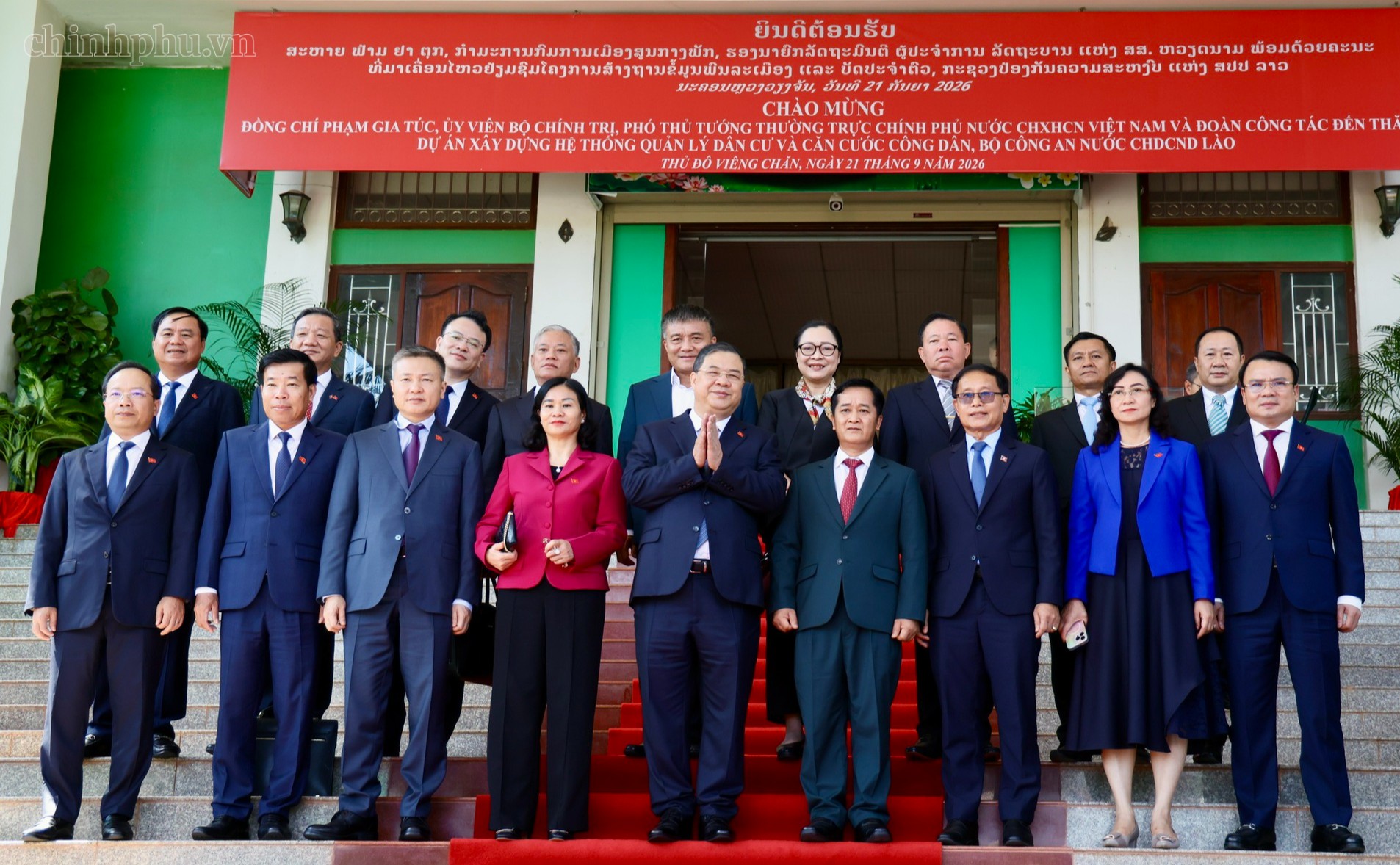 Phó Thủ tướng Thường trực Phạm Gia Túc và Đoàn đại biểu Việt Nam tại dự án Quản lý dữ liệu dân cư và căn cước công dân - Ảnh: VGP.