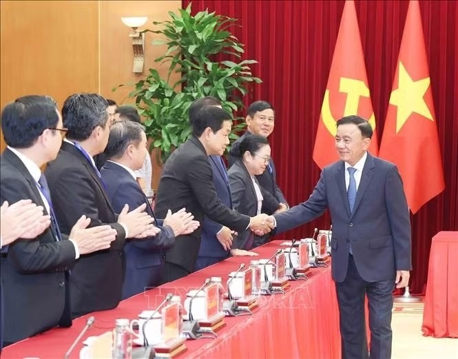 Thường trực Ban Bí thư Trần Cẩm Tú tiếp Đoàn cán bộ cấp Thứ trưởng và tương đương của Đảng Nhân dân Cách mạng Lào - Ảnh: TTXVN