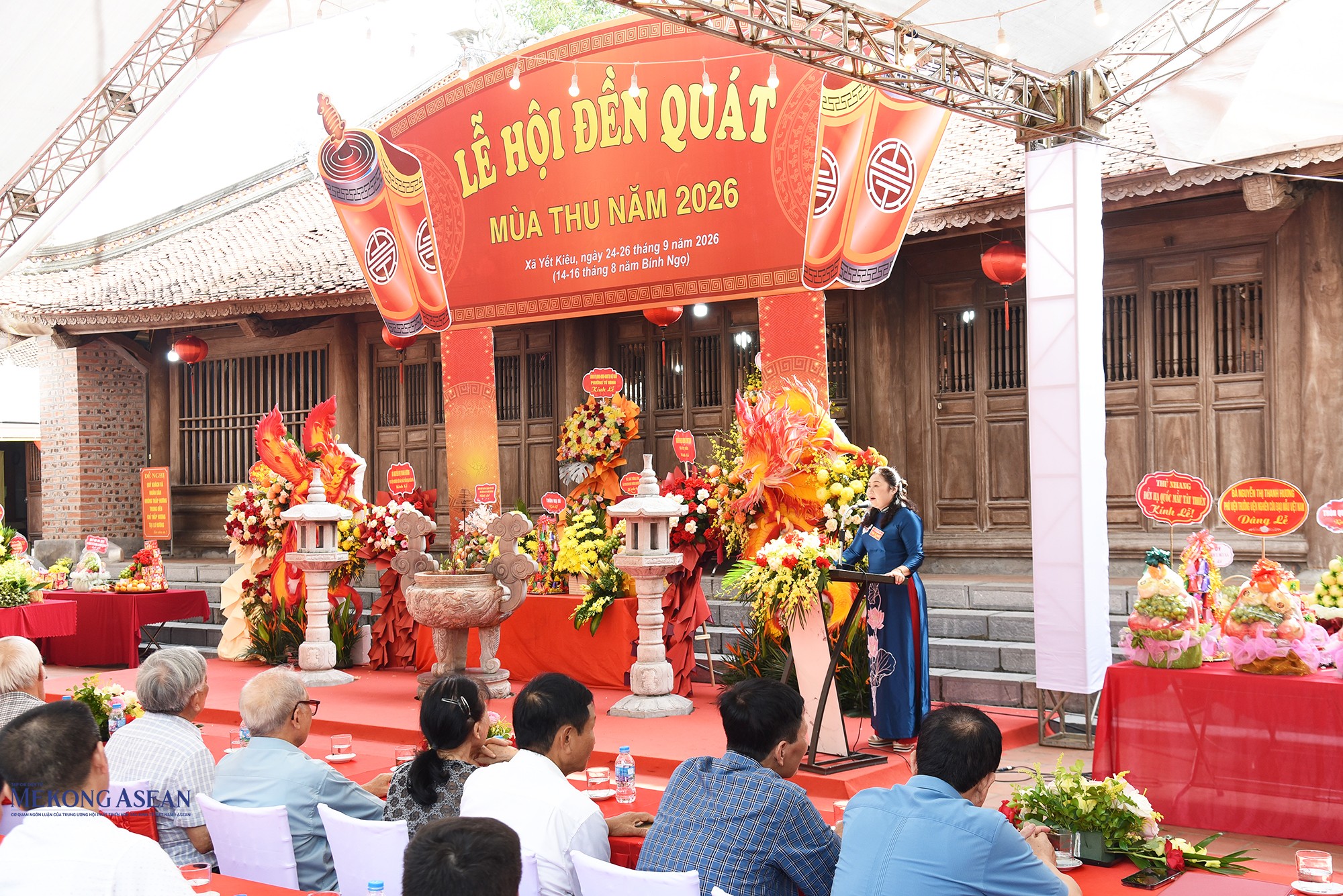 Bà Phạm Thị Thu, Phó Bí thư Đảng ủy, Chủ tịch UBND xã Yết Kiêu đọc diễn văn khai hội. Ảnh: Phùng Lâm Hòa.