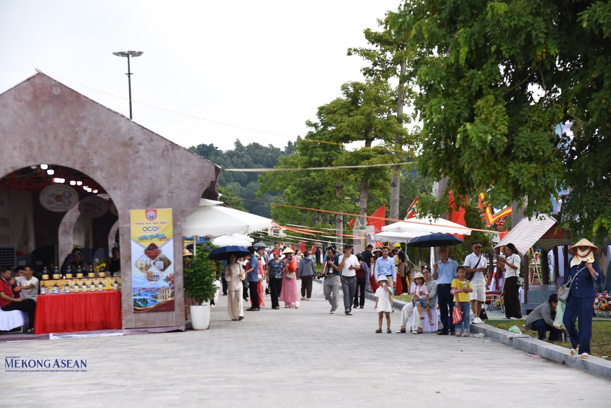 Người dân và du khách đến với Tuần Văn hóa Du lịch và Xúc tiến Thương mại Lễ hội Côn Sơn, Kiếp Bạc - mùa Thu năm 2026. Ảnh: Phùng Nguyện.