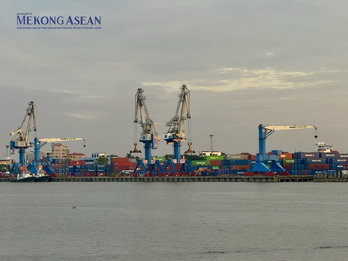 Loạt doanh nghiệp cảng biển được dự báo hưởng lợi từ 'sóng' hàng hóa qua cảng