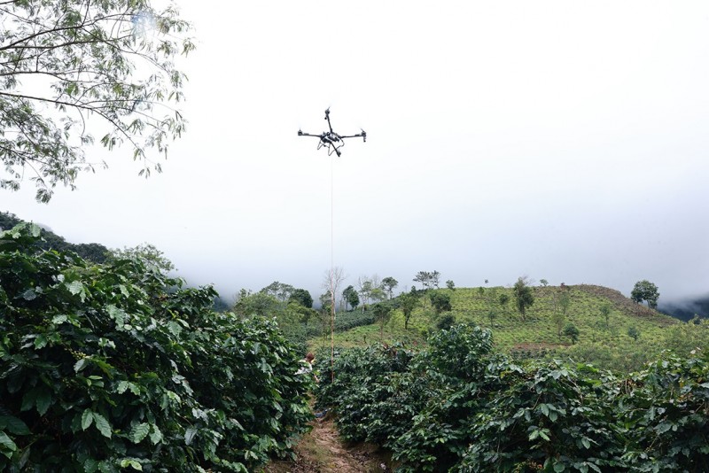 Các thiết bị UAV có thể xác định chính xác vị trí để di chuyển theo tọa độ và lộ trình đã cài đặt sẵn trên hệ thống
