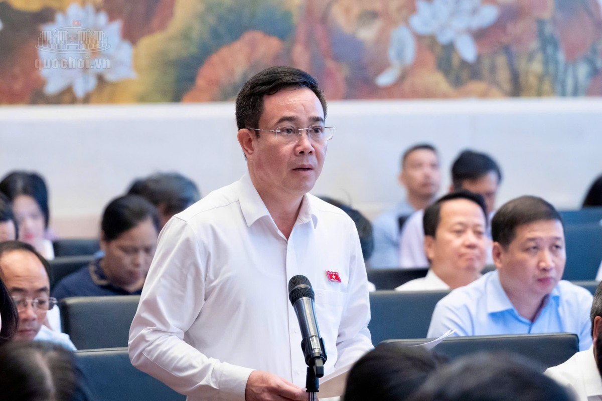 đại biểu Nguyễn Văn Huy (Đoàn ĐBQH tỉnh Hưng Yên)