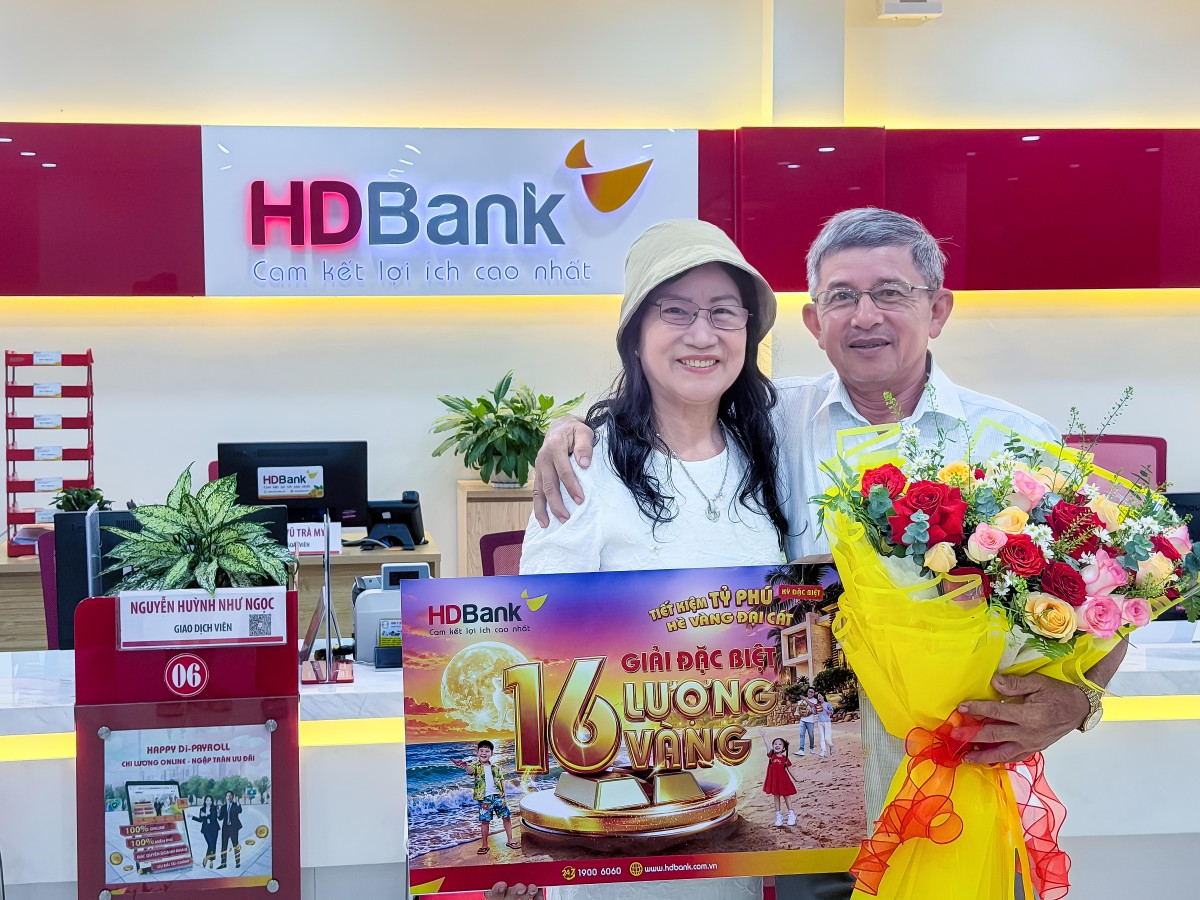 Nữ khách hàng gửi tiết kiệm ở HDBank Kiên Giang trúng thưởng 16 lượng vàng SJC