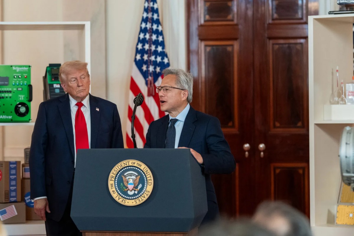 Tổng thống Mỹ Donald Trump và CEO Nvidia Jensen Huang tại Nhà Trắng. Ảnh: Nhà Trắng