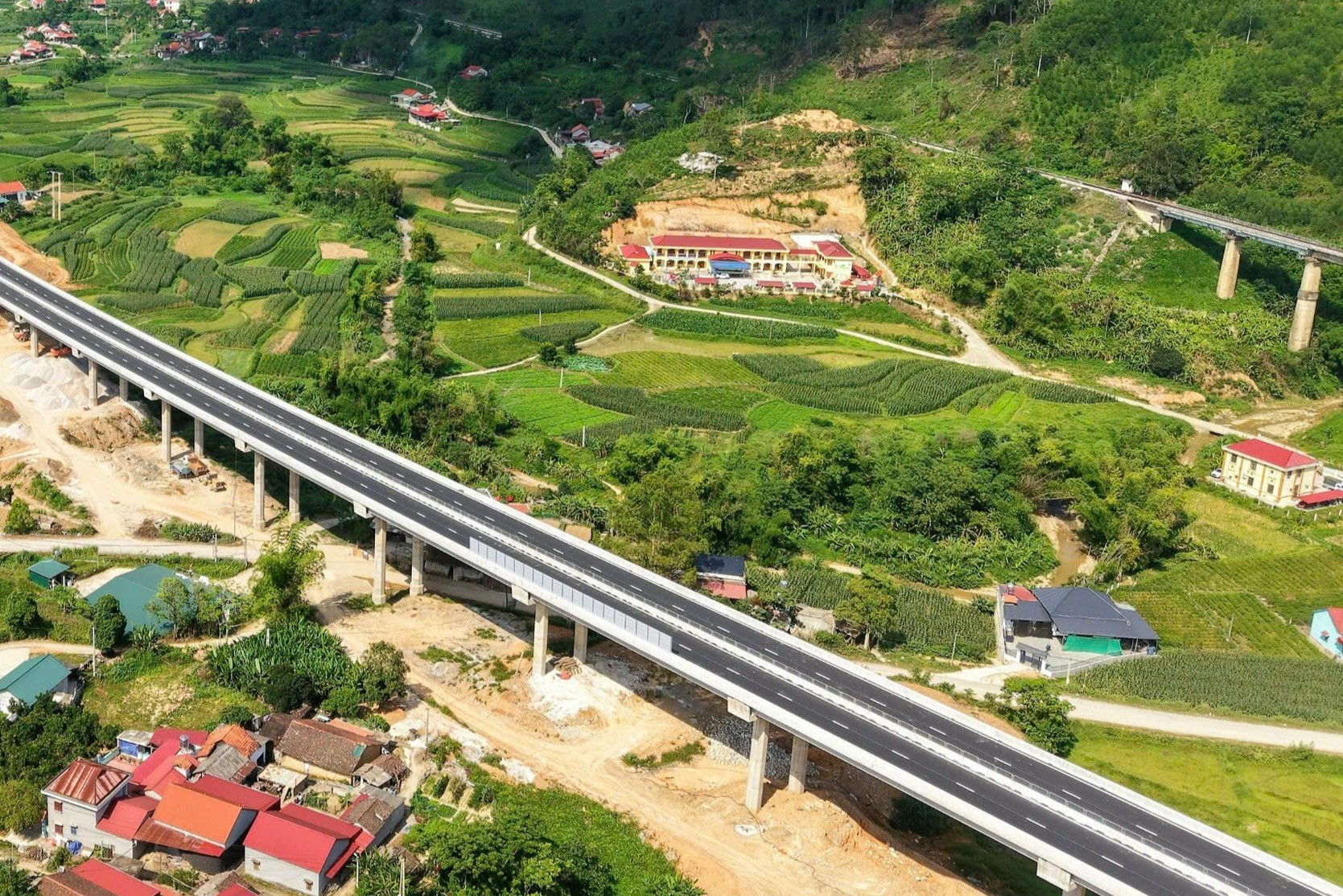 Tuyến cao tốc Hữu Nghị - Chi Lăng và Đồng Đăng - Trà Lĩnh có vai trò quan trọng trong việc kết nối các tỉnh biên giới phía Bắc với Thủ đô Hà Nội. Ảnh: VGP.