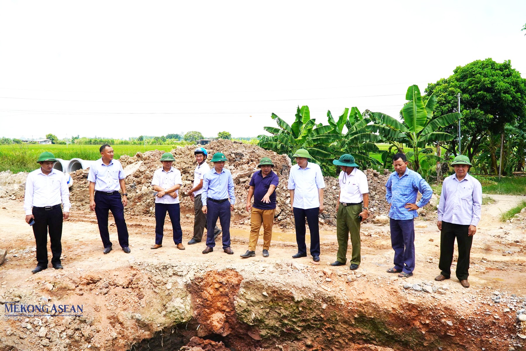 Dự án đường giao thông đang thi công trên địa bàn xã Mao Điền. Ảnh: Anh Quyết.
