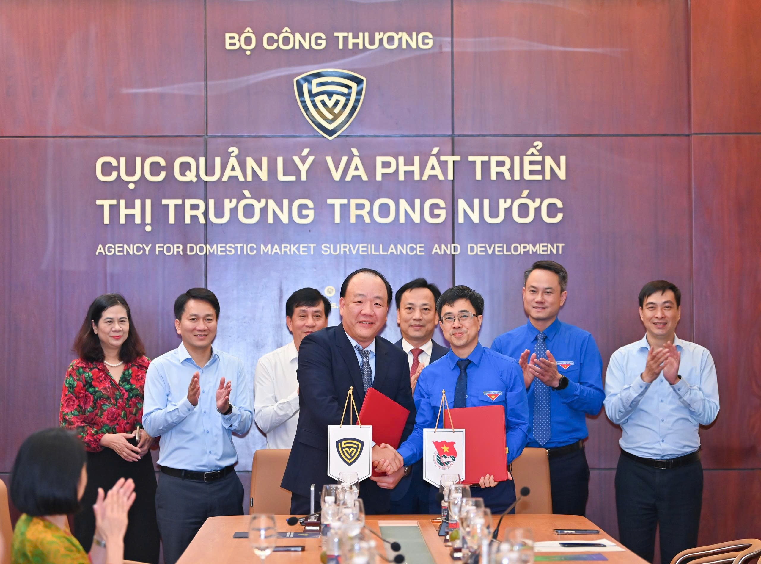 Lễ ký Biên bản ghi nhớ hợp tác triển khai chương trình “Sức sống hàng Việt” của Cục TTTN và Đoàn TNCS Hồ Chí Minh Chính phủ