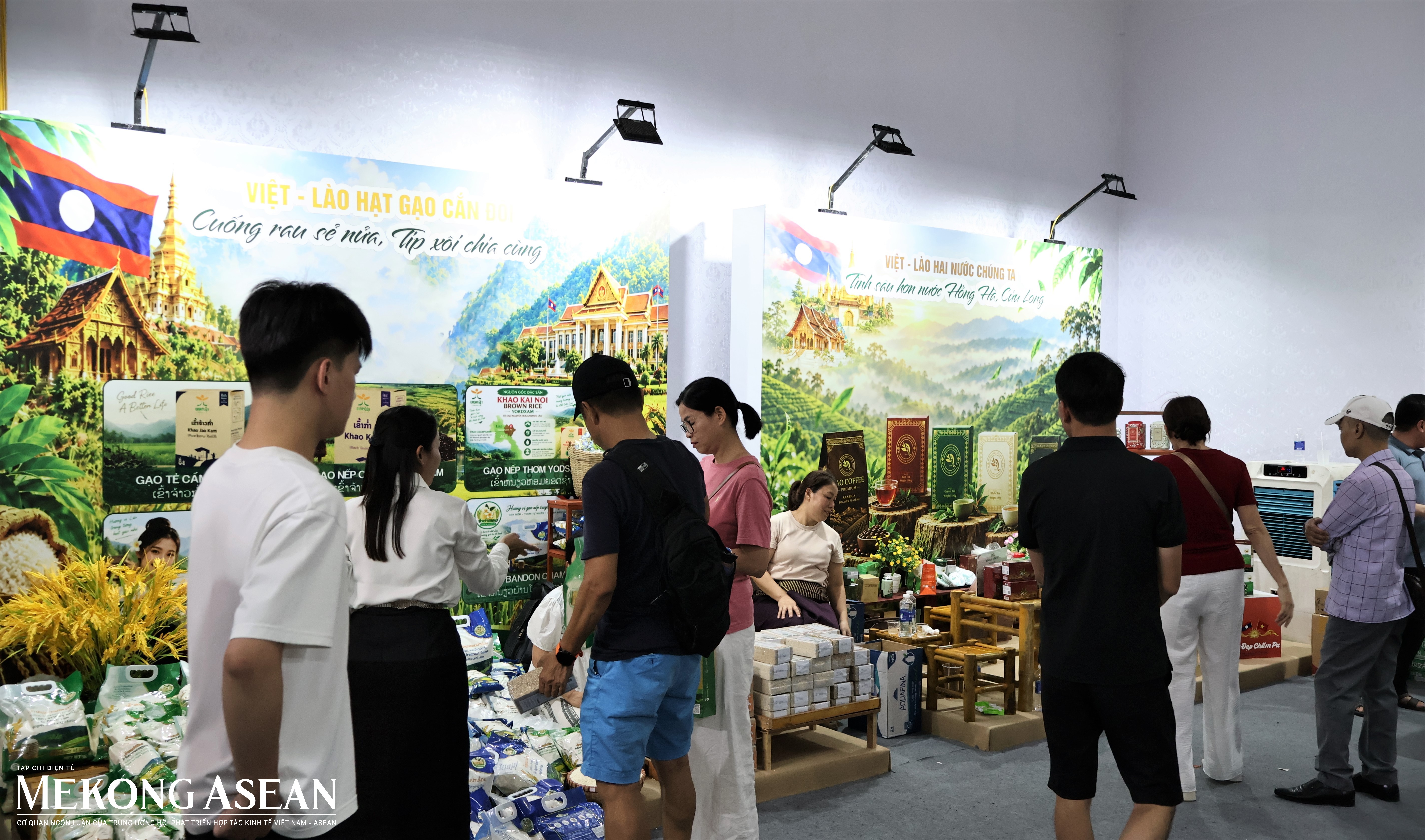 Khám phá hương vị xứ Triệu Voi ở Hà Nội tại Tuần lễ sản phẩm Việt - Lào
