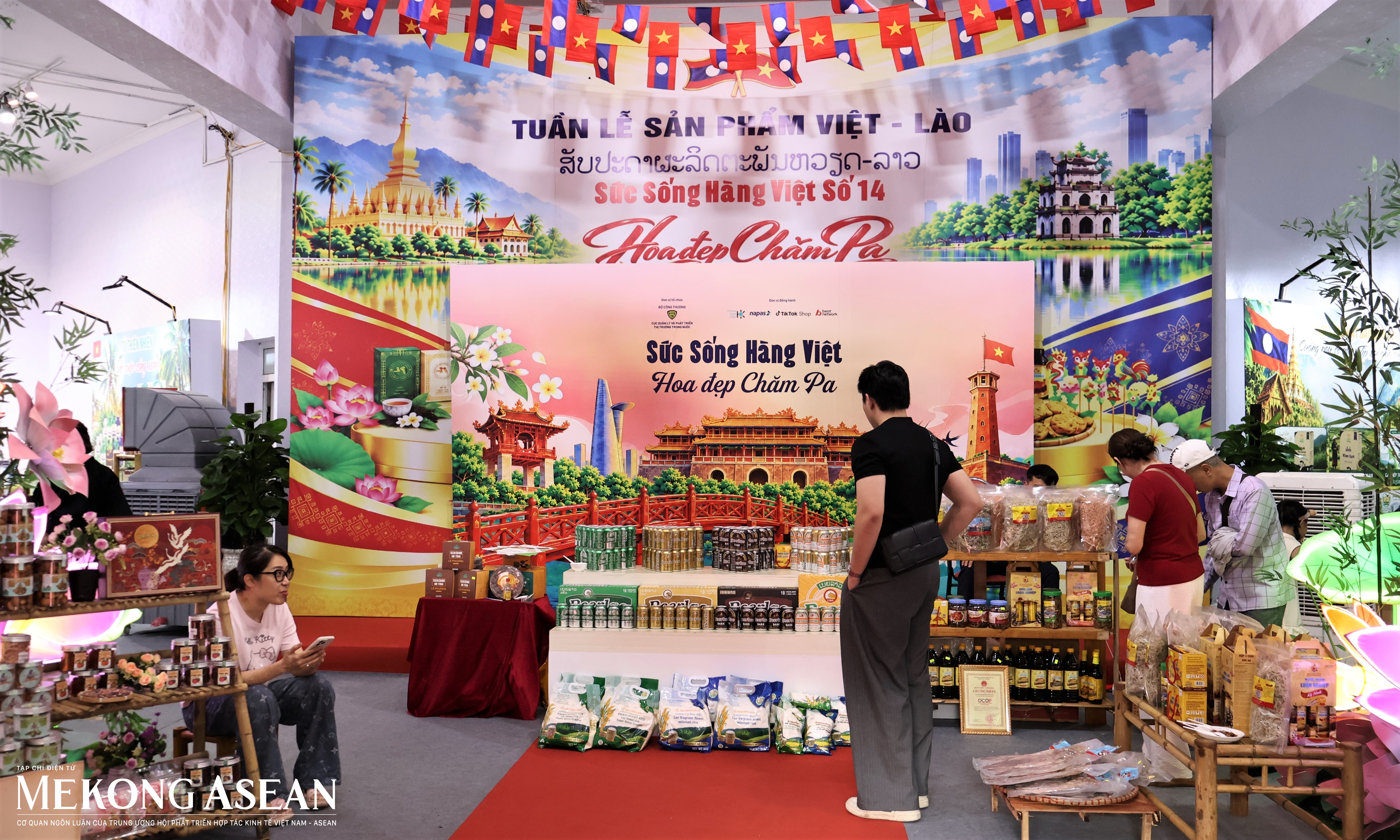 Khám phá hương vị xứ Triệu Voi ở Hà Nội tại Tuần lễ sản phẩm Việt - Lào