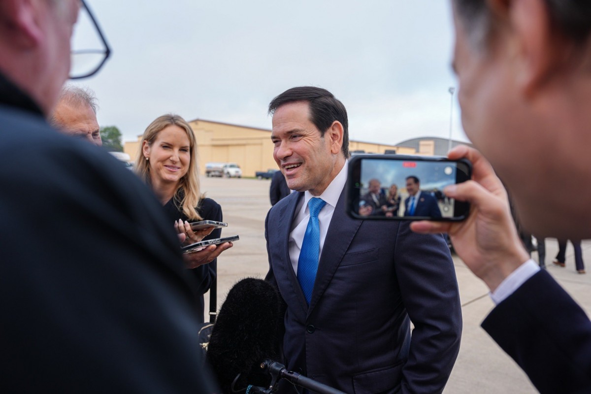 Ngoại trưởng Mỹ Marco Rubio chia sẻ với báo giới tại Căn Cứ Liên Hợp Andrews. Ảnh: X/@SecRubio (tài khoản X của ông Rubio)