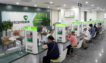 Dự báo lợi nhuận ngân hàng: Vietcombank dẫn đầu, Sacombank giảm gần 50%