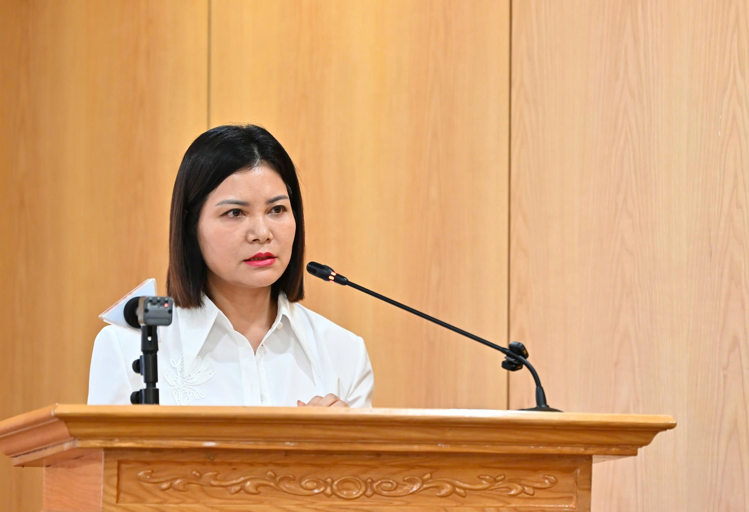Bà Nguyễn Thúy Hiền, Phó Cục trưởng Cục Quản lý và Phát triển thị trường trong nước (Bộ Công Thương) thông tin về dự thảo Nghị định về kinh doanh xăng dầu