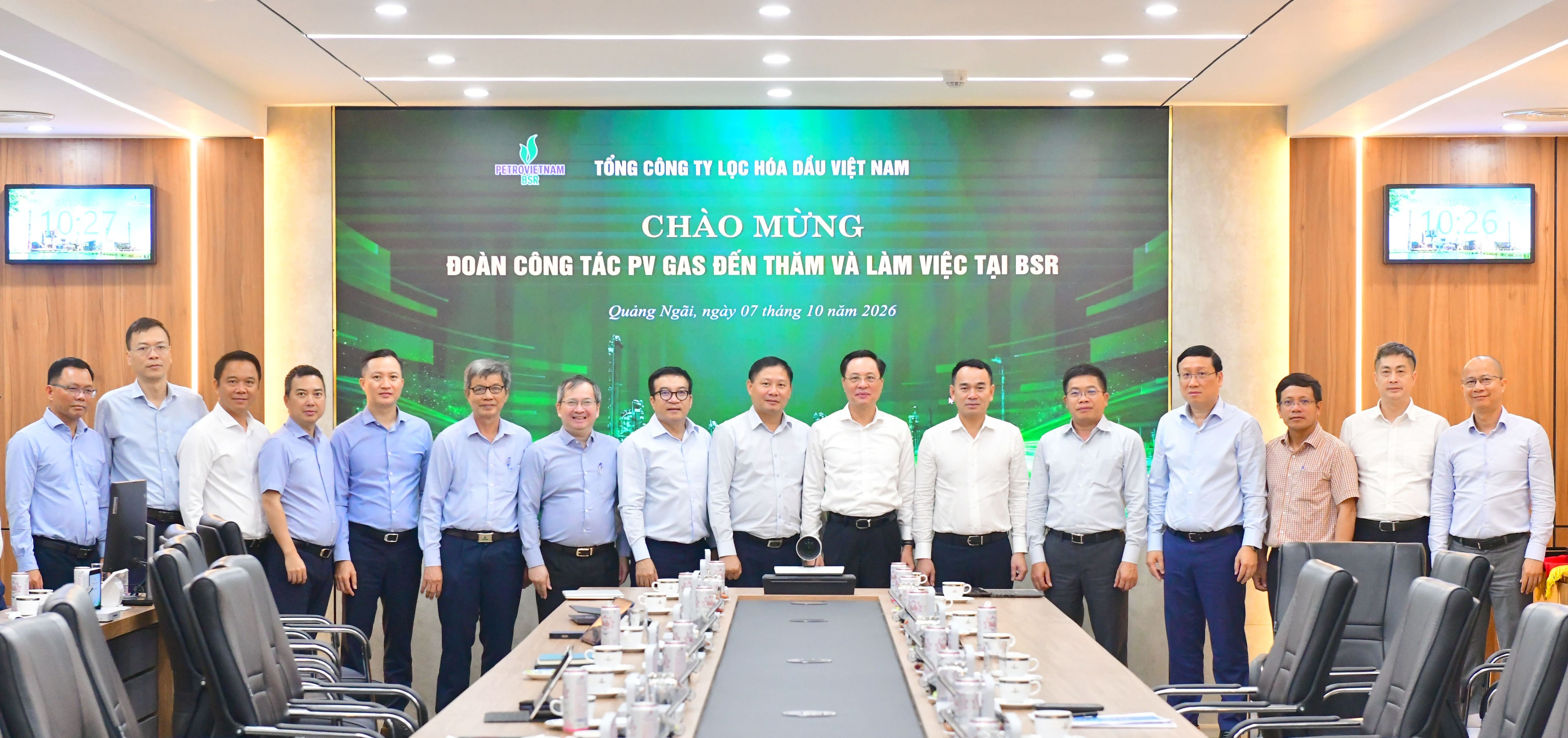 Lãnh đạo hai đơn vị chụp ảnh lưu niệm tại buổi làm việcLãnh đạo hai đơn vị chụp ảnh lưu niệm tại buổi làm việc