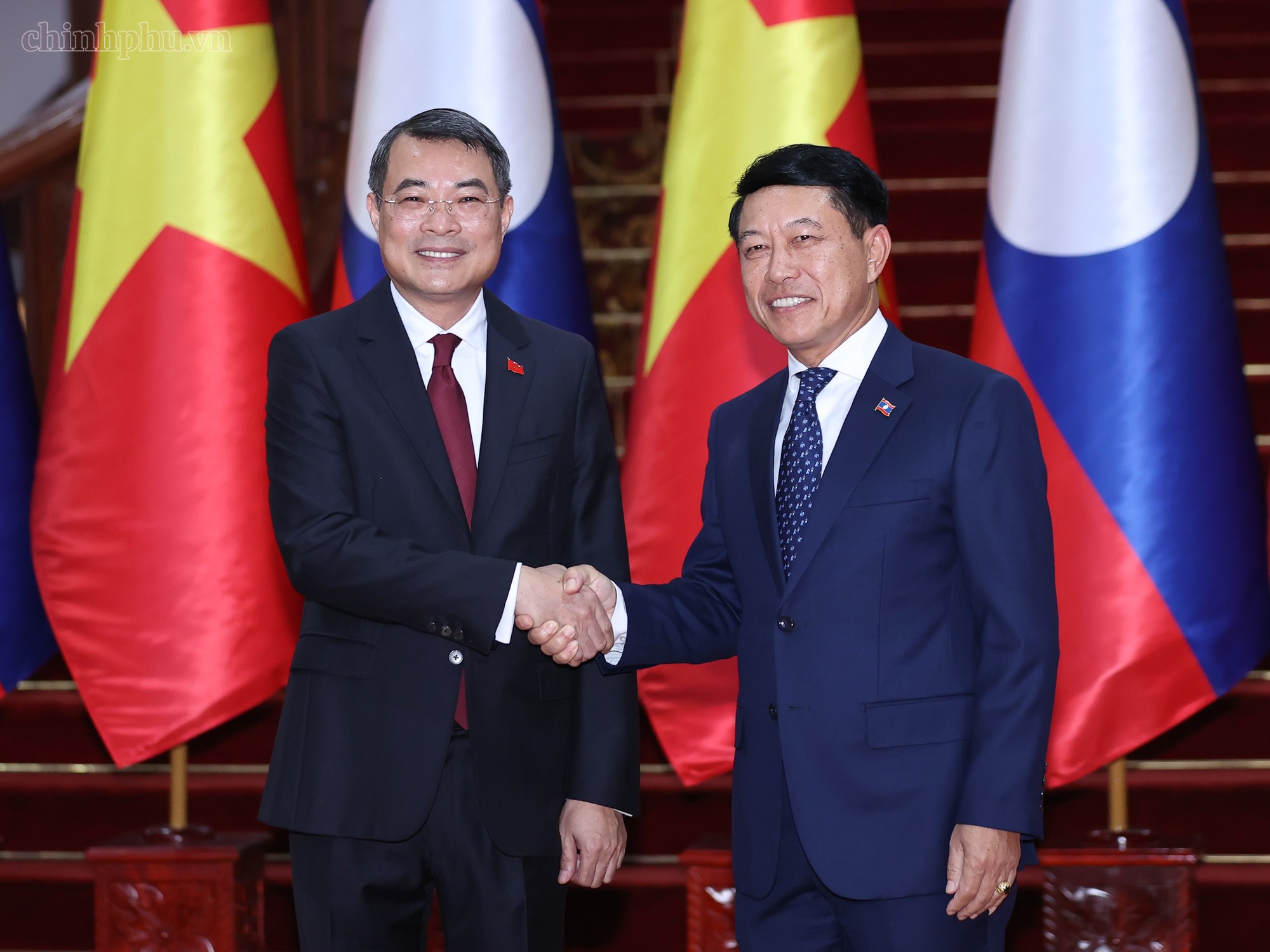 Thủ tướng Lê Minh Hưng và Thủ tướng Saleumxay Kommasith - Ảnh: chinhphu.vn/Nhật Bắc
