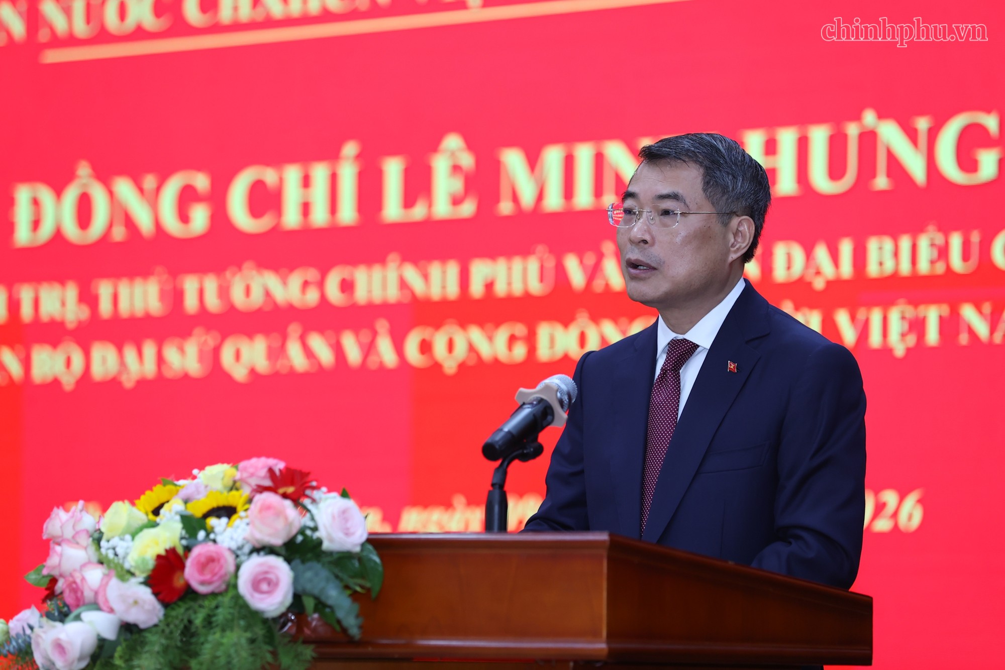 Thủ tướng: Quan hệ đặc biệt Việt Nam - Lào 'được nuôi dưỡng từ nhân dân'- Ảnh 3. Thủ tướng Lê Minh Hưng phát biểu tại buổi gặp. Ảnh: VGP.