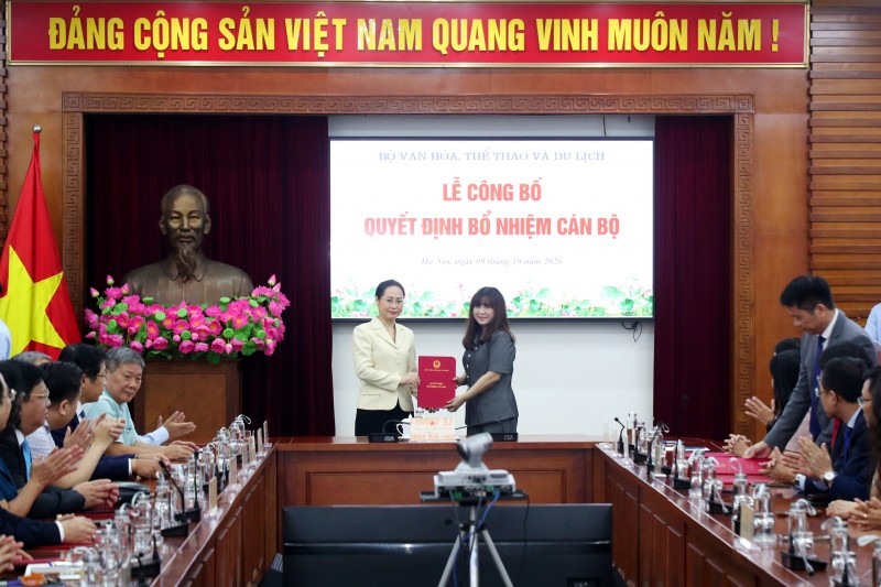 Với Cục Văn hóa - Thông tin cơ sở và Gia đình, tại Quyết định số 2698/QĐ-BVHTTDL, bà Ninh Thị Thu Hương giữ chức Cục trưởng