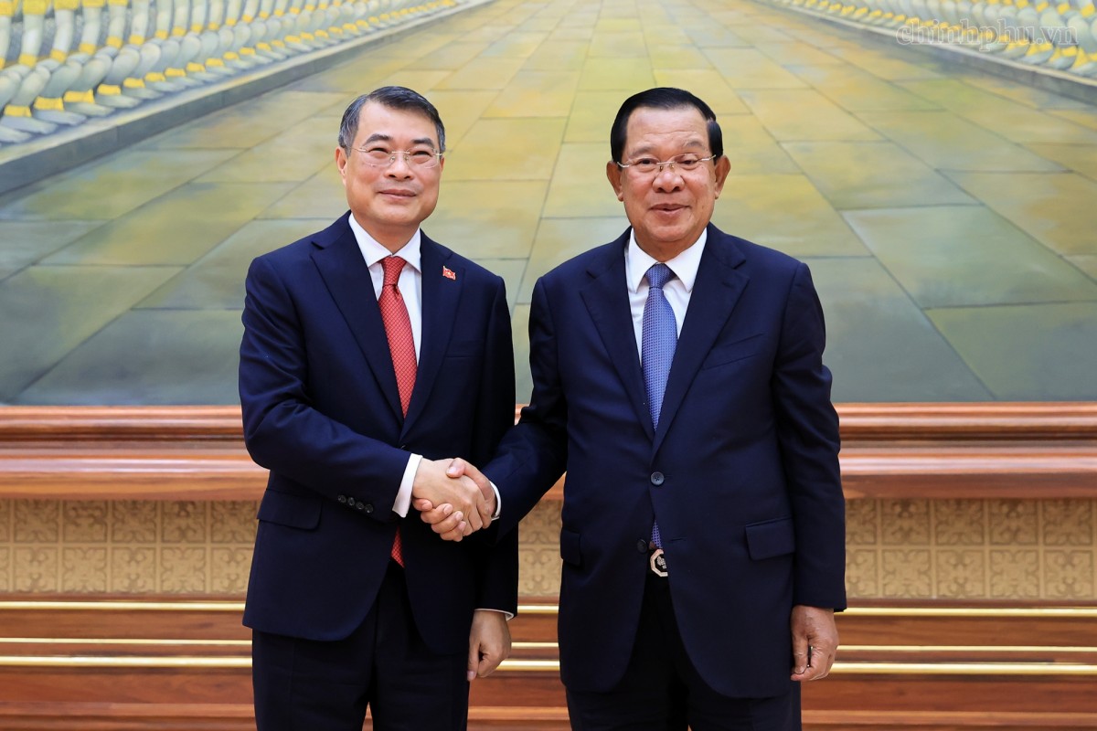 Thủ tướng Lê Minh Hưng hội kiến Chủ tịch Đảng Nhân dân, Chủ tịch Thượng viện Campuchia Hun Sen. Ảnh: VGP