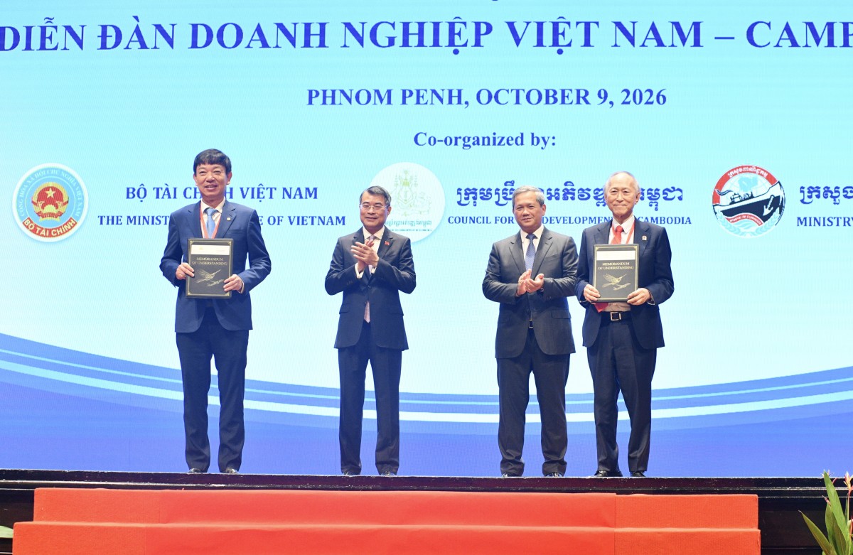 Vietnam Airlines mở rộng liên kết hàng không, du lịch với Lào, Campuchia