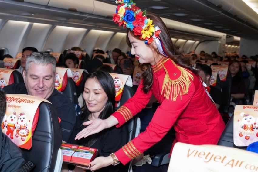 Vietjet mở đường bay mới từ Hà Nội đến Kazakhstan và Cộng hòa Séc