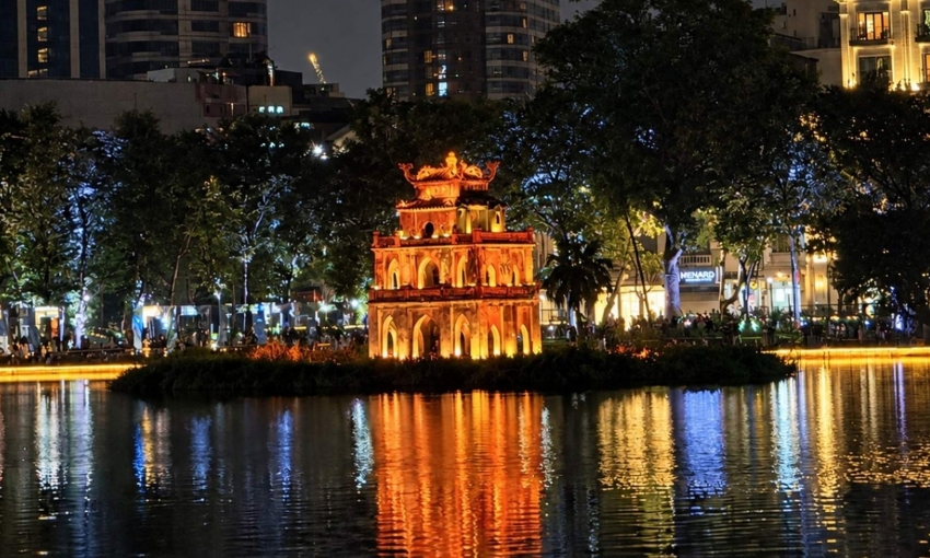 Hồ Gươm lung linh trong dịp kỷ niệm 72 năm Giải phóng Thủ đô