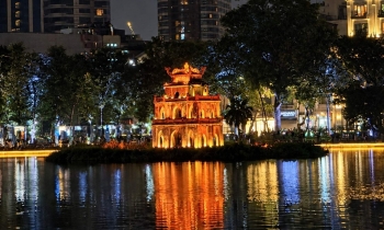 Hồ Gươm lung linh trong dịp kỷ niệm 72 năm Giải phóng Thủ đô