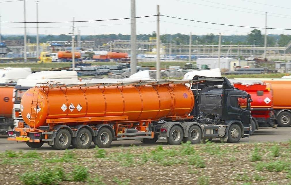 Nga dỡ bỏ một phần lệnh cấm xuất khẩu dầu diesel sau cuộc điện đàm giữa ông Vladimir Putin và ông Donald Trump hôm 10/10. Ảnh: TASS