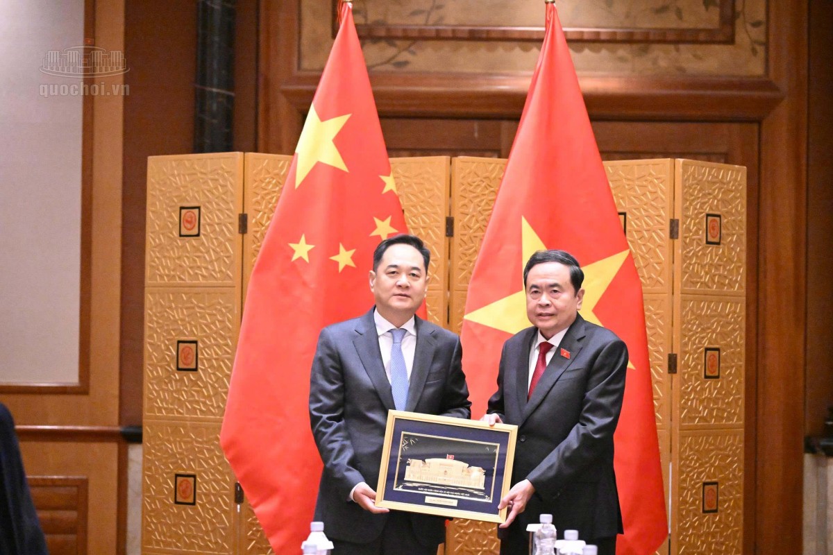 'Tình hữu nghị giữa nhân dân hai nước là nền tảng vững chắc của quan hệ Việt - Trung'