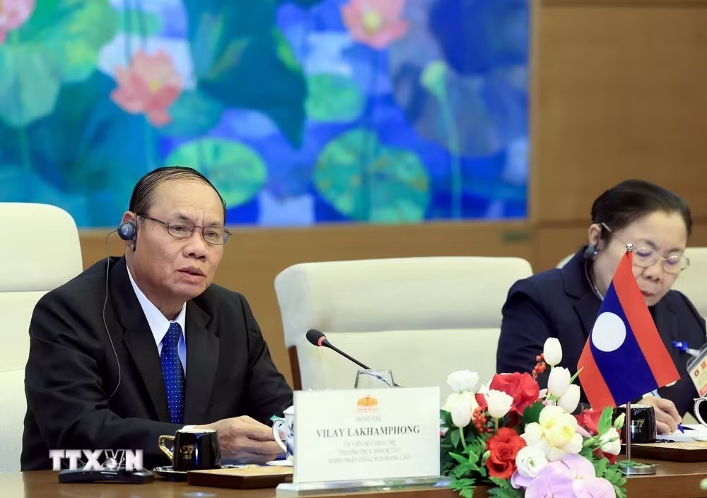 Thường trực Ban Bí thư Trung ương Đảng Nhân dân Cách mạng Lào phát biểu tại buổi tiếp. Ảnh: TTXVN.