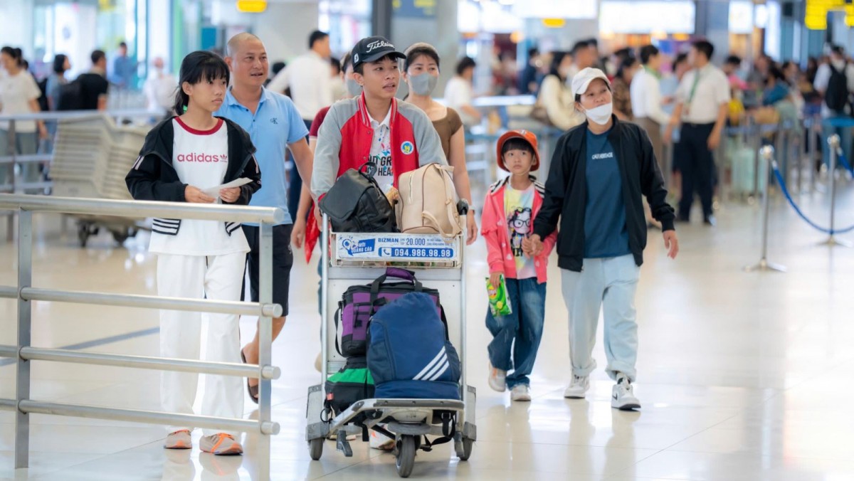 Vận tải tăng trưởng hai chữ số, mạng lưới cao tốc tiếp tục mở rộng