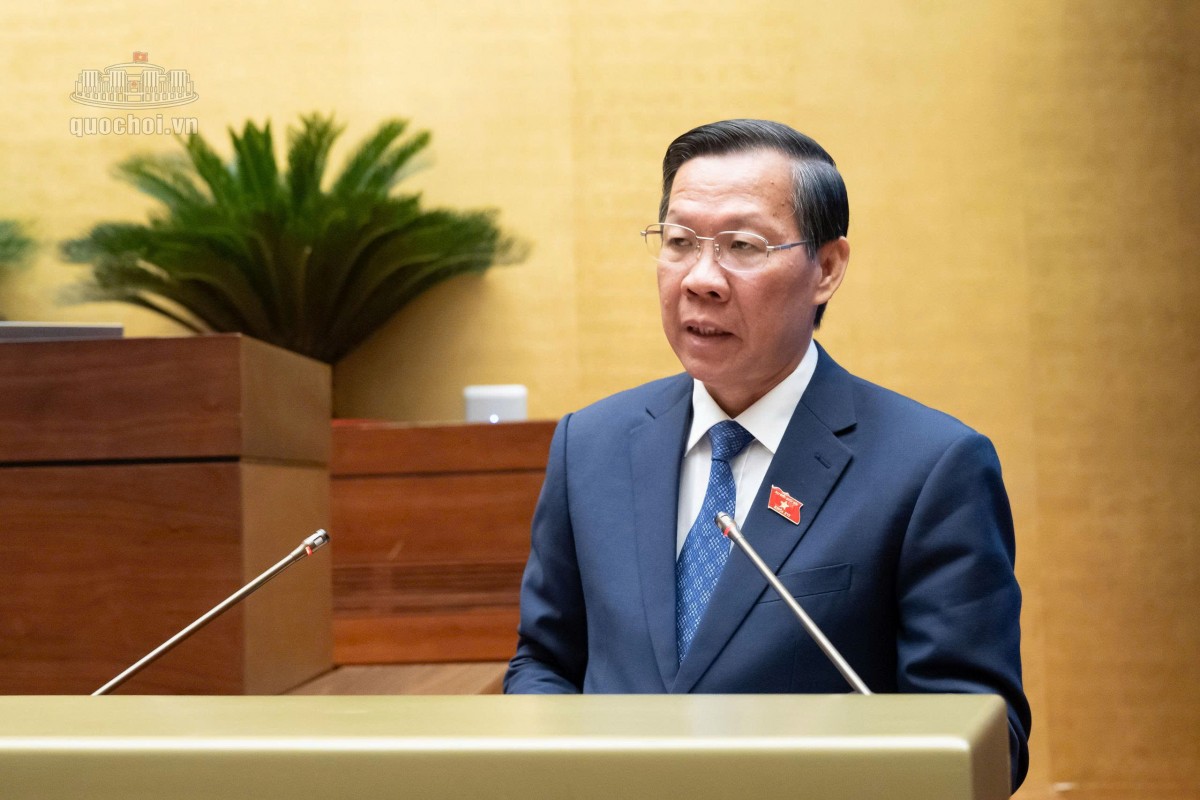 Chủ nhiệm Ủy ban Kinh tế và Tài chính của Quốc hội Phan Văn Mãi trình bày Báo cáo thẩm tra về tình hình thực hiện Kế hoạch phát triển kinh tế - xã hội năm 2026 và dự kiến kế hoạch phát triển kinh tế - xã hội năm 2027