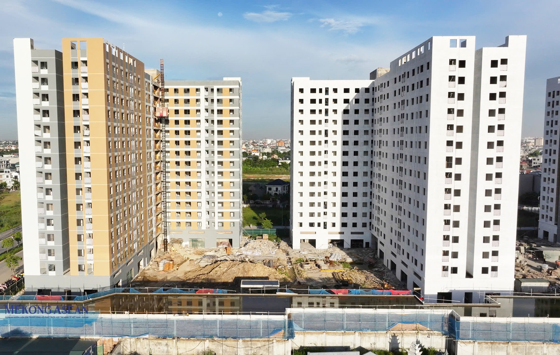 Một số  tòa nhà đã hoàn thiện phần thô. Ảnh: Minh Tiệp.